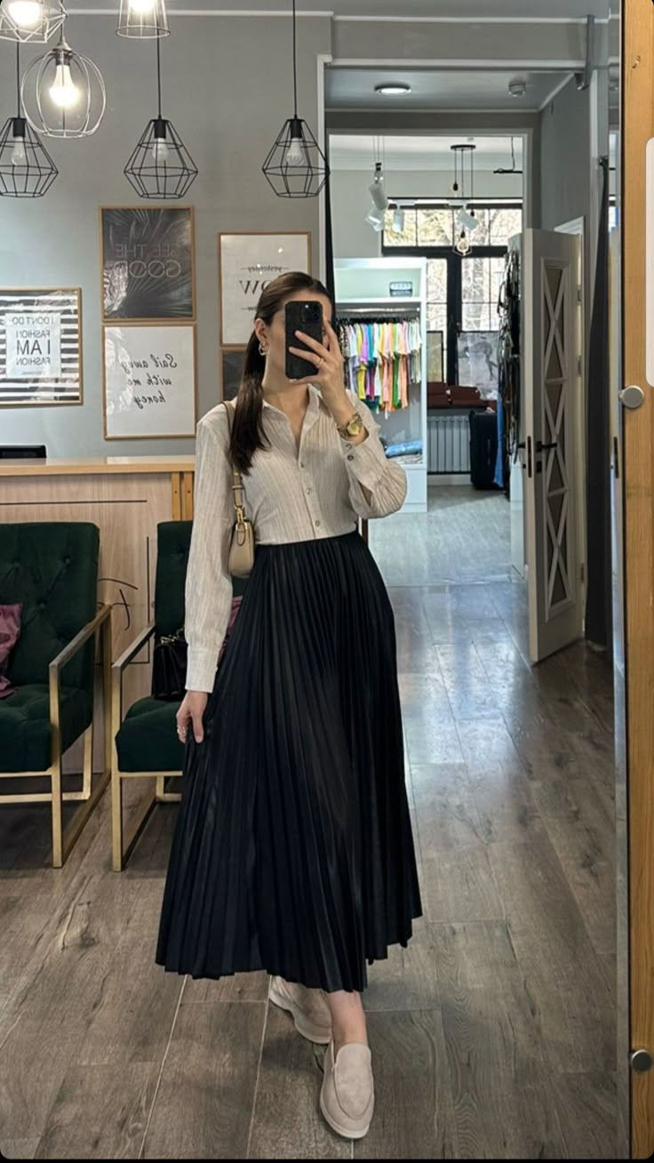 Black pleated skirt